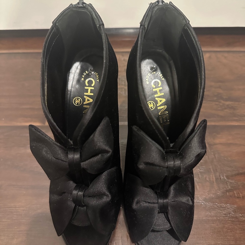 CHANEL Black bootie boots with bows | Excellent condition - like New! - Picture 4 of 14